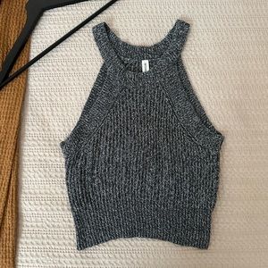 🌑 S O L D 🌑 Flattering knit halter top